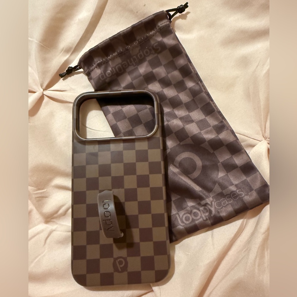 Loopy iPhone 17 Pro Max- cocoa checkered- brand new, never used.